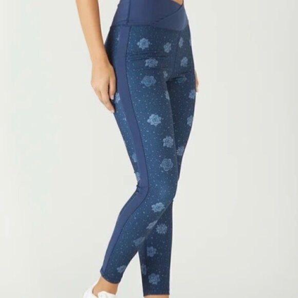 Glyder Crossover Leggings Navy Blue Succulent Print Small New - Picture 1 of 11